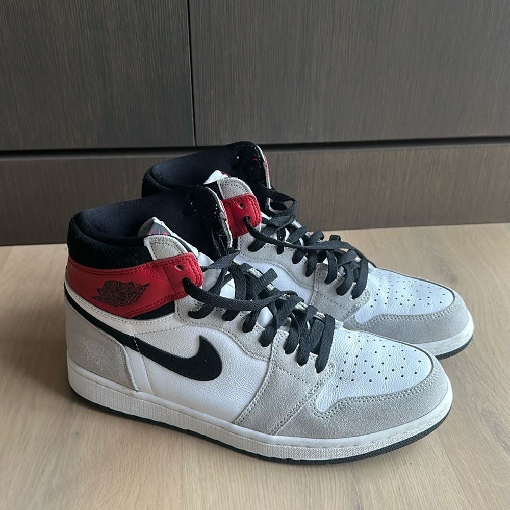 Men’s Jordan 1 “light smoke grey”